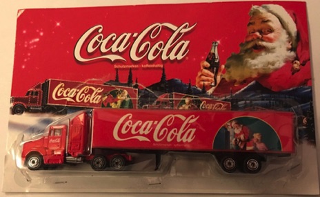 01096-3 € 6,00 coca cola vrachtwagen kerstman met kind bij koelkast 18 cm (2x zonder doos).jpeg